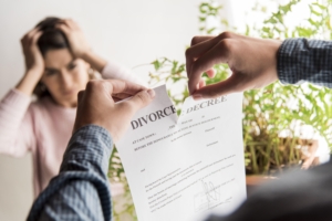 contratar abogado de divorcio valencia - papel 