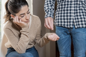 abogado divorcio valenciano - anillo mano