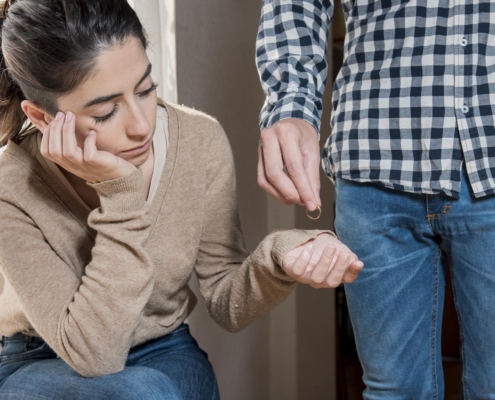 abogado divorcio valenciano - anillo mano