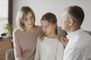 abogados de custodia compartida en valencia - padres con hija