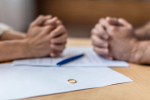 contratar abogado de divorcio en Valencia-anillo