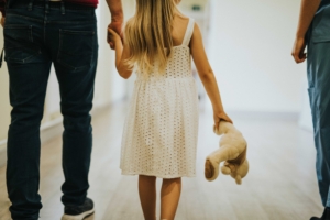 abogados de custodia compartida en valencia - niña